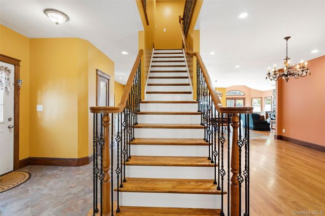 2185 Sycamore Avenue, Ronkonkoma, NY 11779