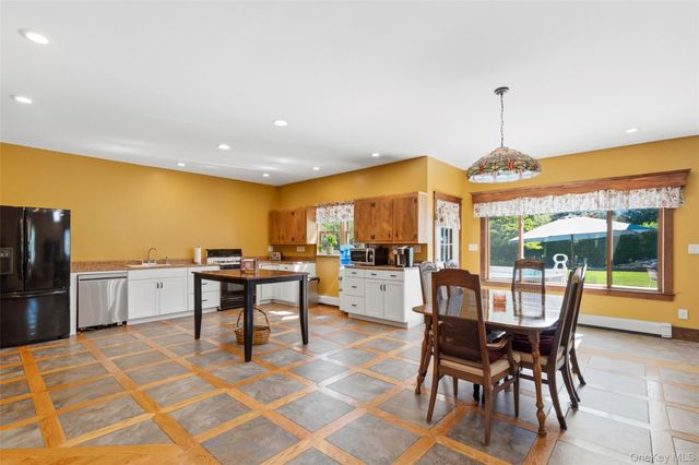 2185 Sycamore Avenue, Ronkonkoma, NY 11779