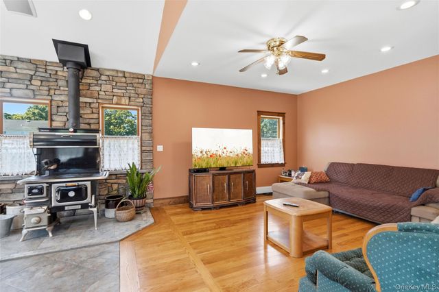 2185 Sycamore Avenue, Ronkonkoma, NY 11779