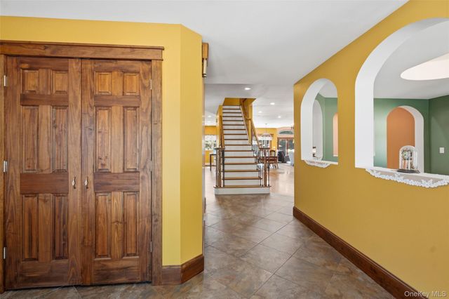 2185 Sycamore Avenue, Ronkonkoma, NY 11779