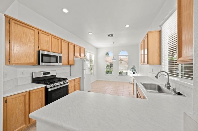 2241 Vail Ct, Rocklin, CA 95765