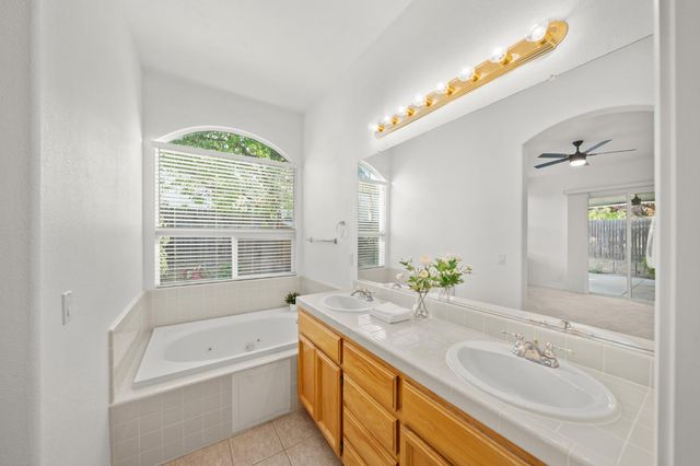 2241 Vail Ct, Rocklin, CA 95765