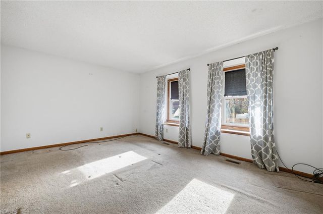 1547 Hummingbird LN, Virginia Beach, VA 23454