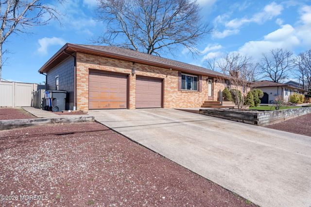 1910 Birchbark Place, Toms River, NJ 08753