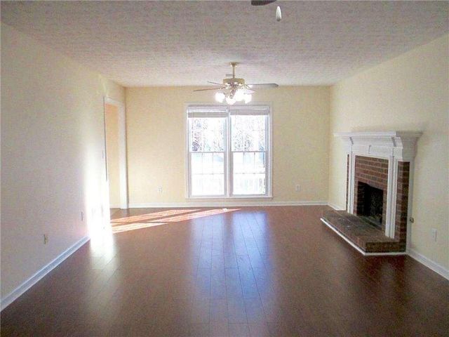 3040 Oak Meadow Drive, Snellville, GA 30078