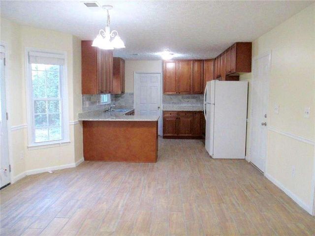 3040 Oak Meadow Drive, Snellville, GA 30078