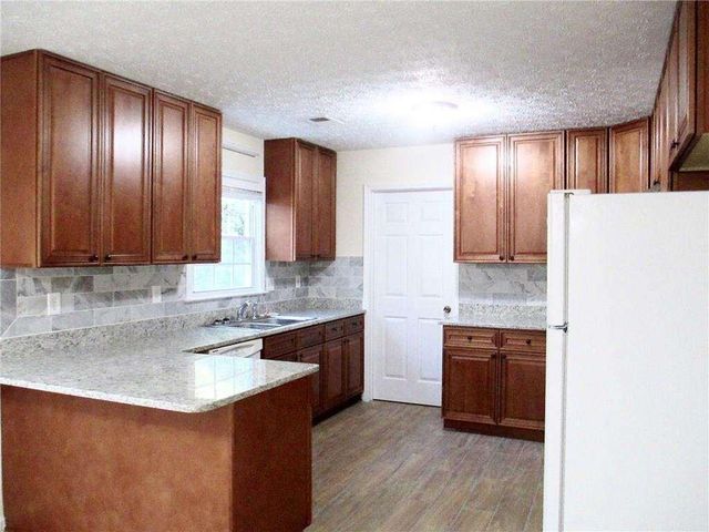 3040 Oak Meadow Drive, Snellville, GA 30078