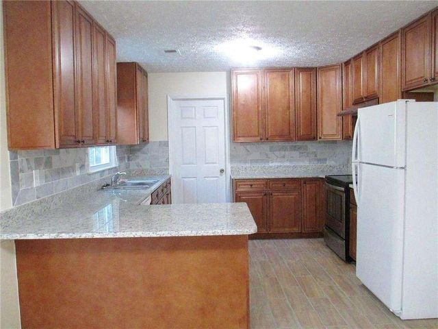 3040 Oak Meadow Drive, Snellville, GA 30078