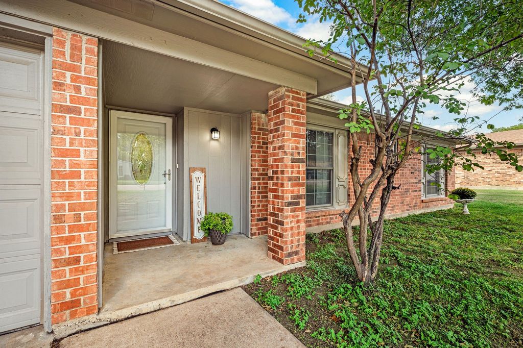 1121 Timbercreek Road, Benbrook, TX 76126 — photo 3