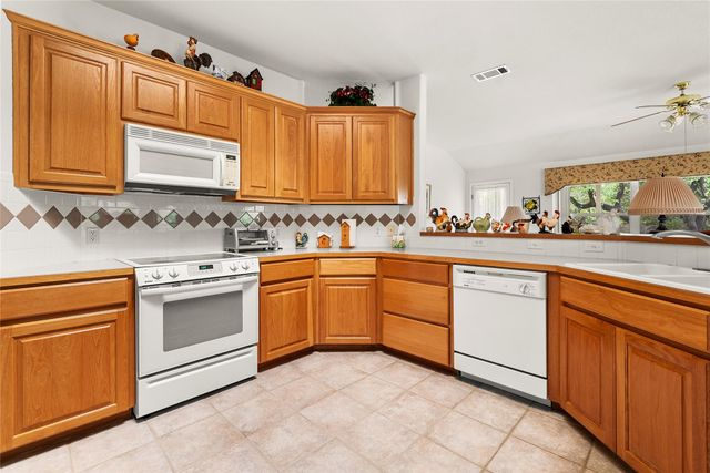 2601 Warren CV, Lago Vista, TX 78645