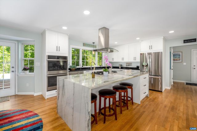 100 CAMPBELL RD, Keswick, VA 22947