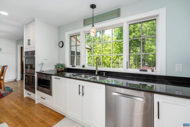 100 CAMPBELL RD, Keswick, VA 22947
