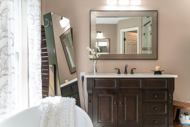100 CAMPBELL RD, Keswick, VA 22947