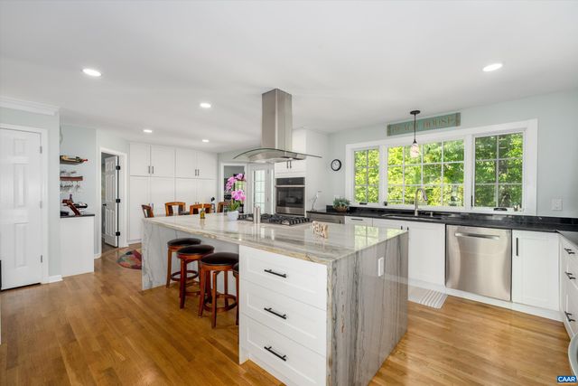 100 CAMPBELL RD, Keswick, VA 22947