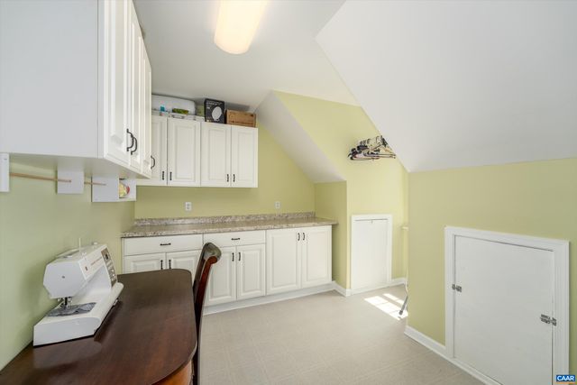 100 CAMPBELL RD, Keswick, VA 22947