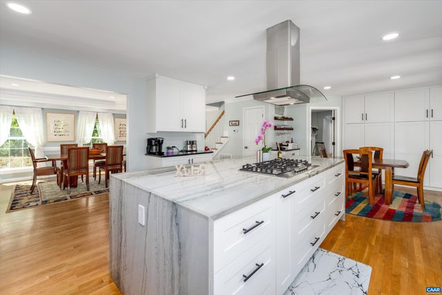 100 CAMPBELL RD, Keswick, VA 22947