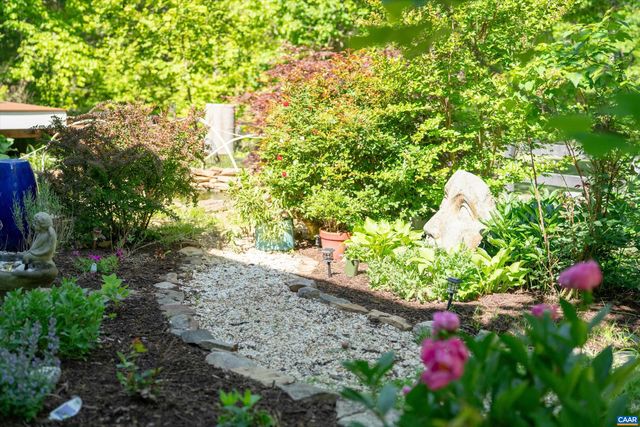 100 CAMPBELL RD, Keswick, VA 22947