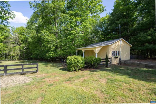 100 CAMPBELL RD, Keswick, VA 22947