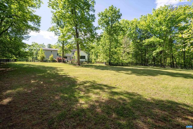100 CAMPBELL RD, Keswick, VA 22947