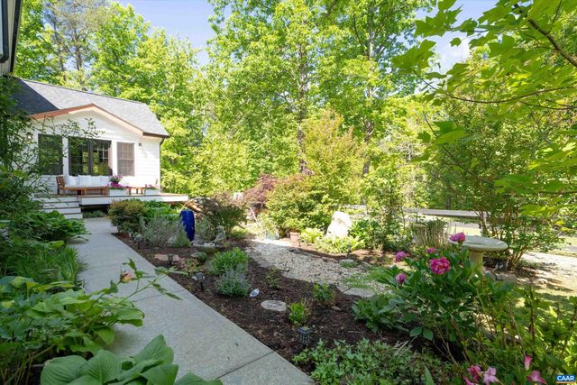 100 CAMPBELL RD, Keswick, VA 22947