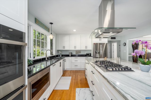 100 CAMPBELL RD, Keswick, VA 22947