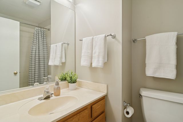 1506 N Saint Marks Place, Palatine, IL 60067