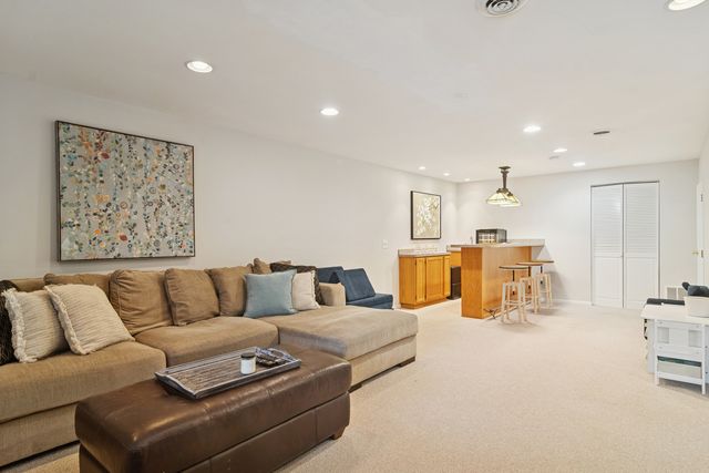 1506 N Saint Marks Place, Palatine, IL 60067