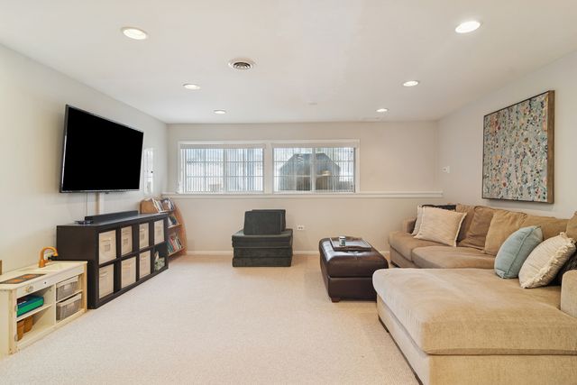 1506 N Saint Marks Place, Palatine, IL 60067