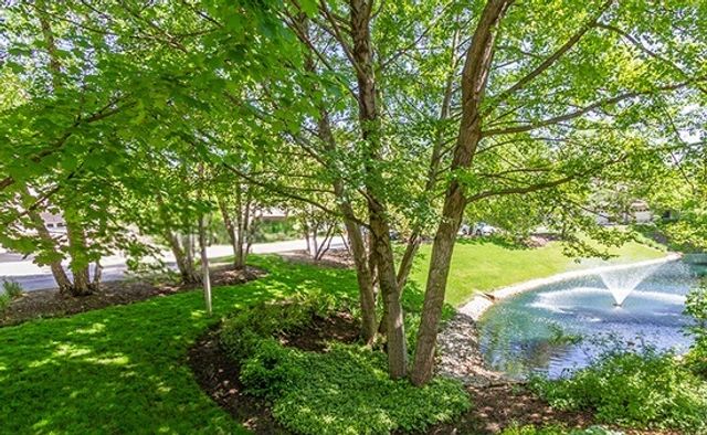 1506 N Saint Marks Place, Palatine, IL 60067