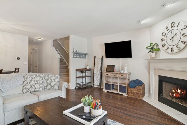 1506 N Saint Marks Place, Palatine, IL 60067