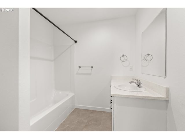 3001 ORANGE Ct, Winlock, WA 98596