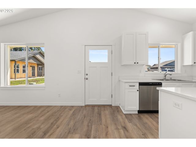 3001 ORANGE Ct, Winlock, WA 98596