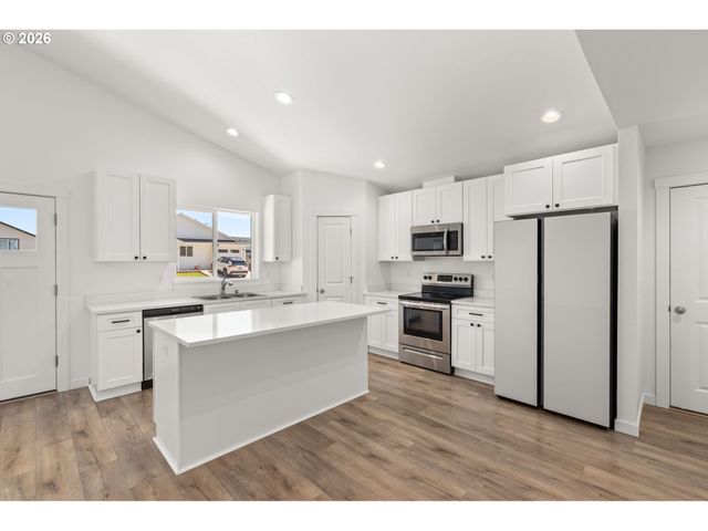 3001 ORANGE Ct, Winlock, WA 98596