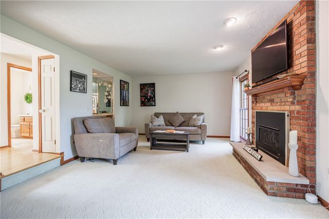 10 Webwood Circle, Greece, NY 14626