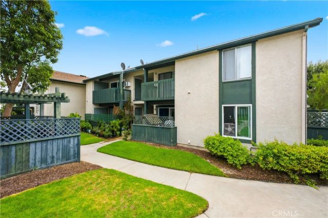 23292 Orange Avenue 6, Lake Forest, CA 92630