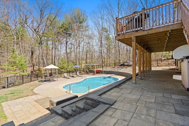 5 Quail Hollow, Westborough, MA 01581