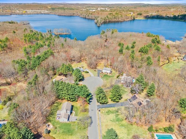5 Quail Hollow, Westborough, MA 01581