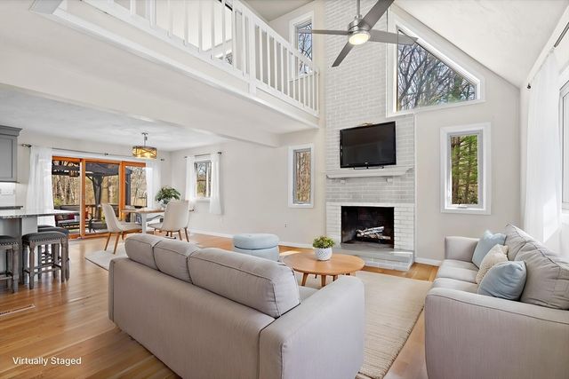 5 Quail Hollow, Westborough, MA 01581