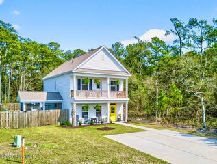 1212 N Caswell Avenue, Southport, NC 28461