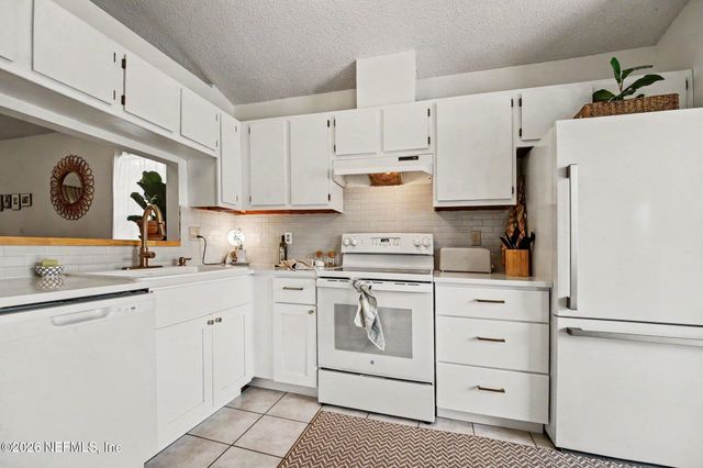 1324 INDEPENDENCE Drive B, Orange Park, FL 32065