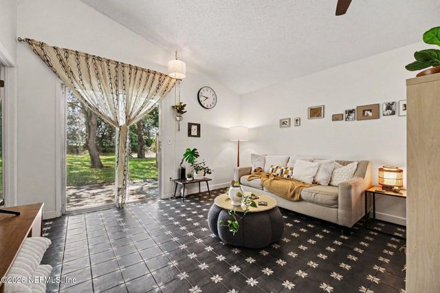 1324 INDEPENDENCE Drive B, Orange Park, FL 32065