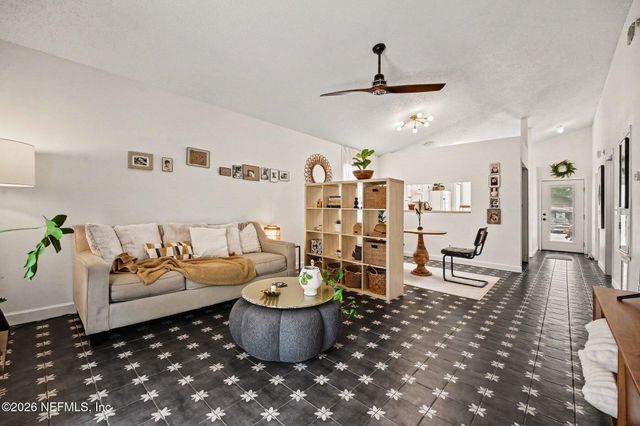 1324 INDEPENDENCE Drive B, Orange Park, FL 32065