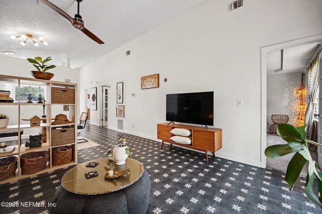1324 INDEPENDENCE Drive B, Orange Park, FL 32065