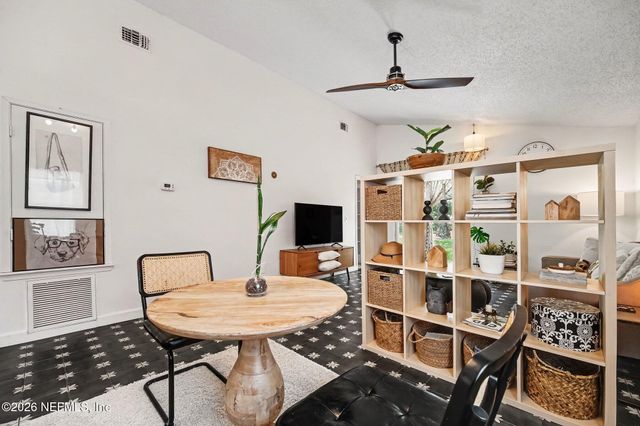 1324 INDEPENDENCE Drive B, Orange Park, FL 32065