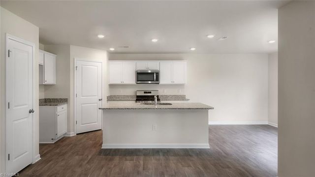 122 Beechwood Circle, Thomasville, NC 27360