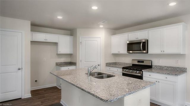 122 Beechwood Circle, Thomasville, NC 27360