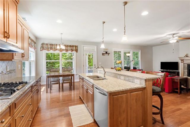 3726 Willow Glenn CIR, Suffolk, VA 23435