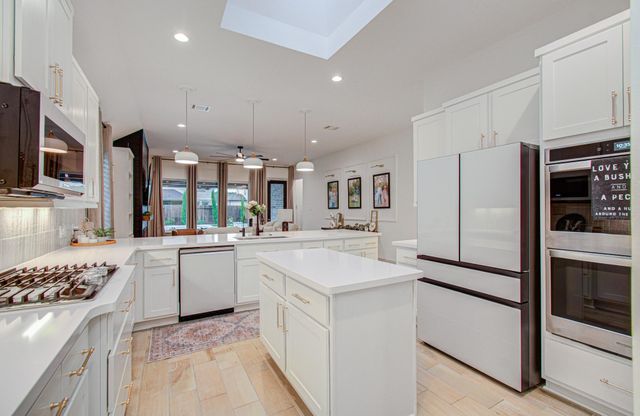 125 Dorado Drive, Friendswood, TX 77546