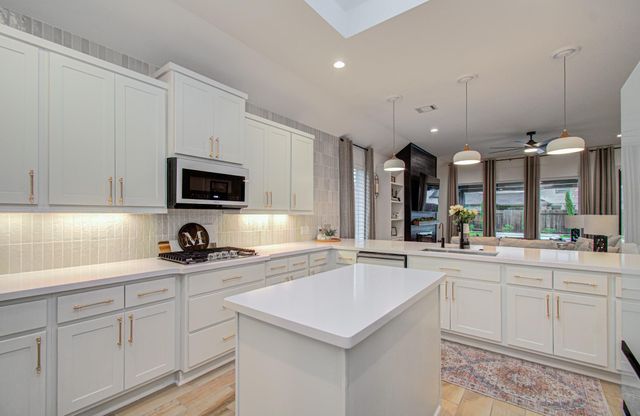 125 Dorado Drive, Friendswood, TX 77546