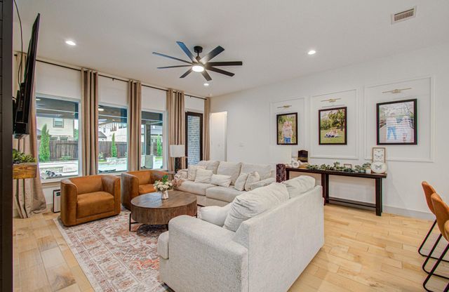 125 Dorado Drive, Friendswood, TX 77546